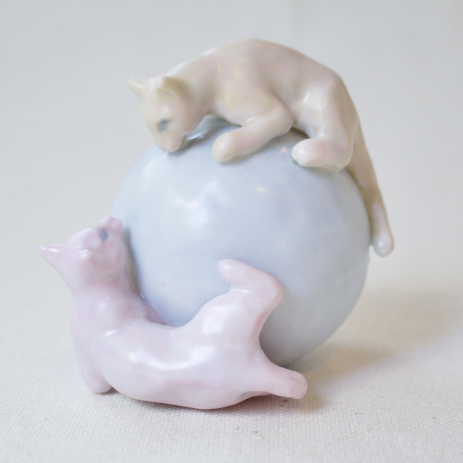 ネコ玉 / 陶器 2017/01/04 13:00~通常価格5,500円のところセール価格