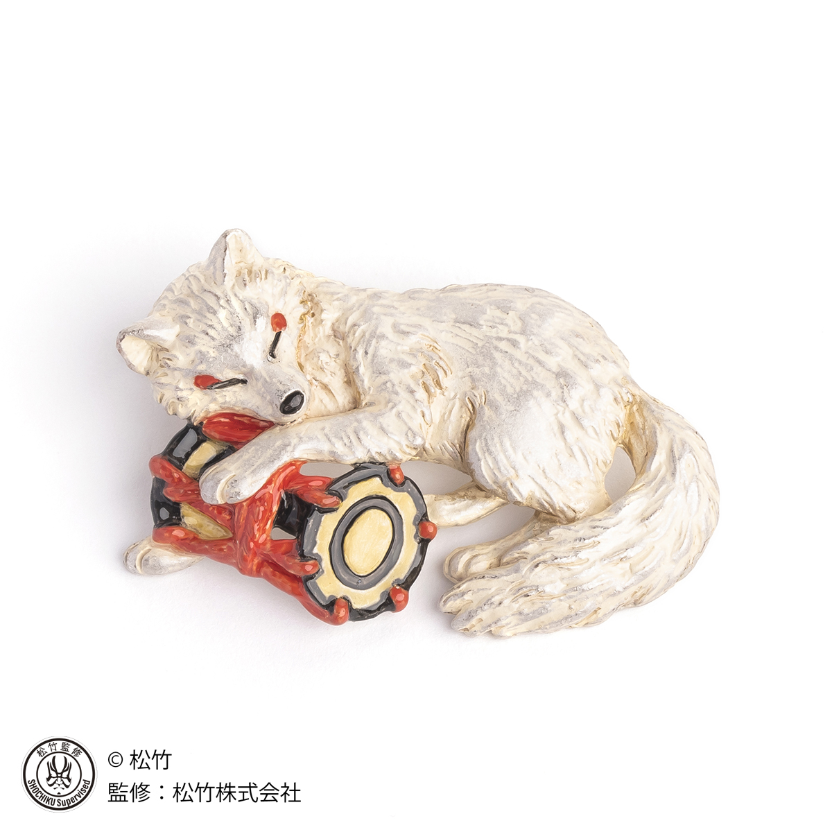 歌舞伎和風ブローチ。義経千本桜の狐が初音の鼓を抱く象徴的な名場面デザイン