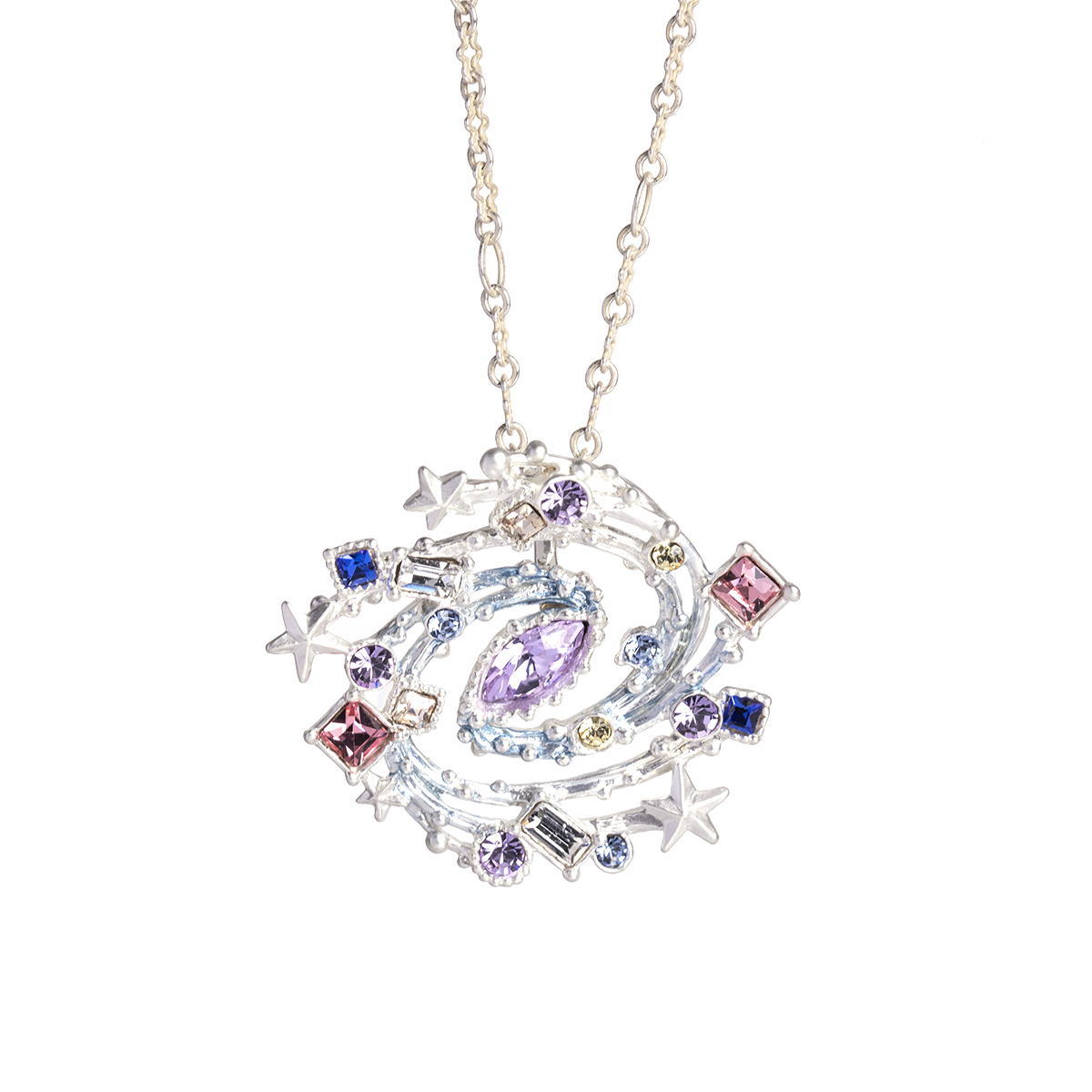 淡いパープルで銀河系を描いた、星々が輝く幻想的な宇宙ネックレス。