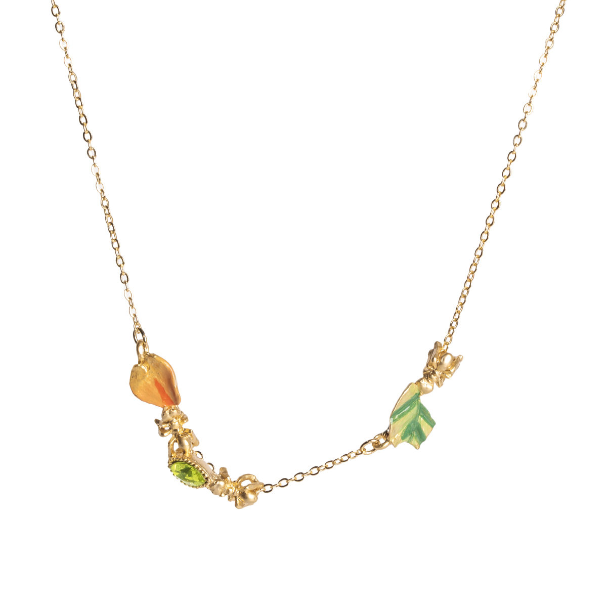 葉や花びらを運ぶハキリアリをデザインしたネックレス